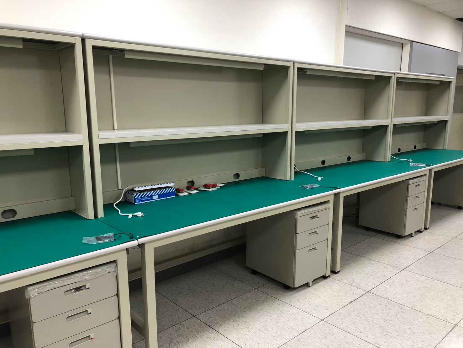 雙鴻科技防靜電工作桌配置